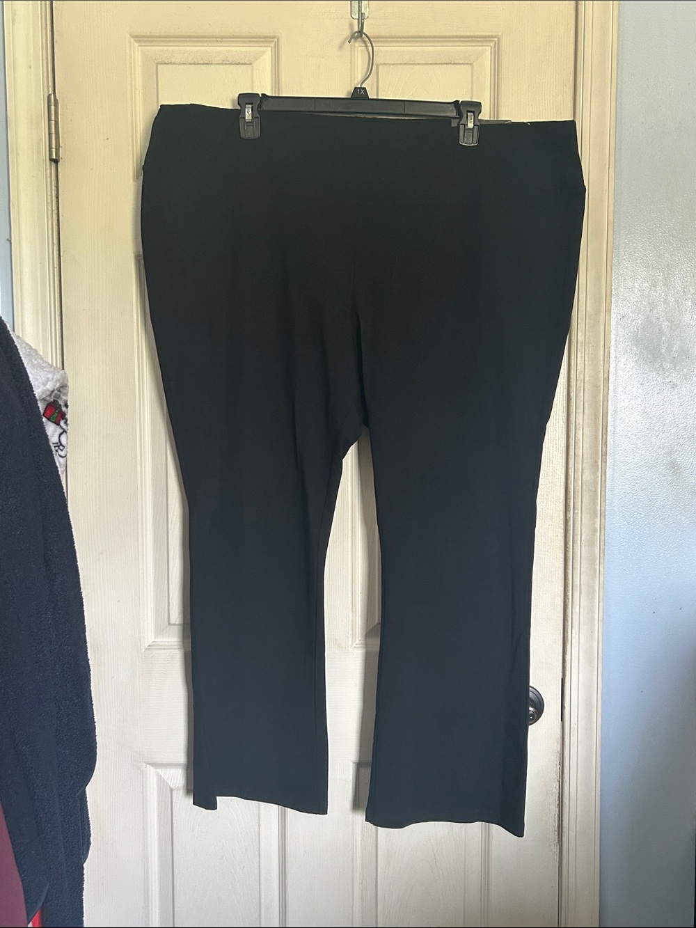 Avenue black Pima cotton high rise bootleg pants size 30/32 petite